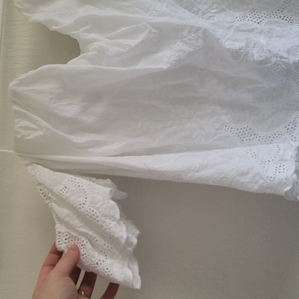 White Islet Off the Shoulder Crop Top